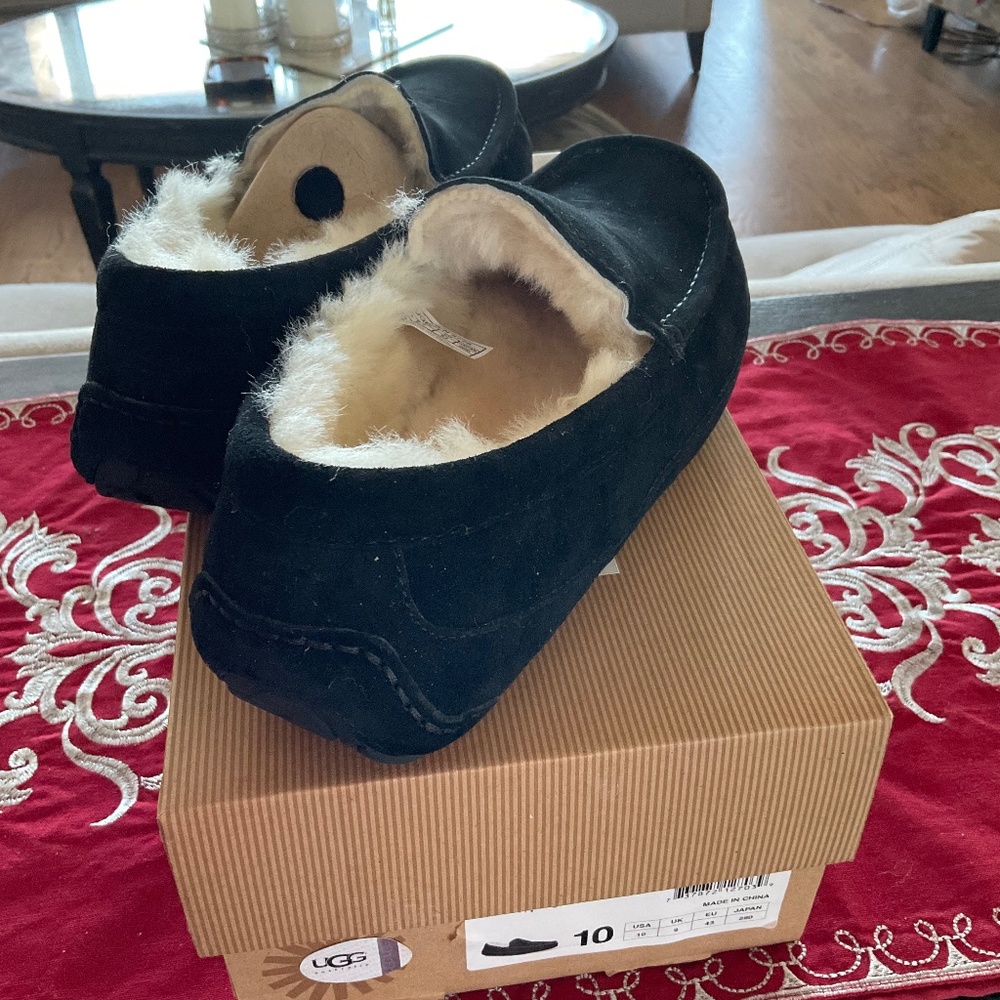 Men’s UGG Ascot Black suede slippers New in Box US size 10